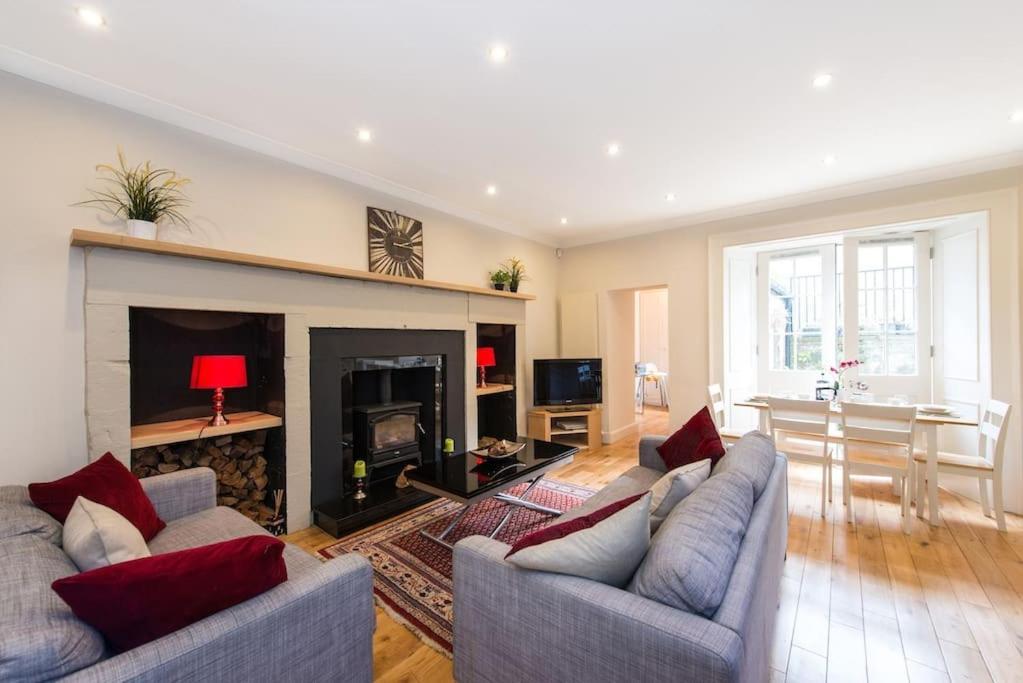 Self Catering , City Centre Apartment With Parking, Edinburgh
